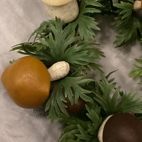 Mushroom and Greenery Decorative Wreath - Picture 4 of 7